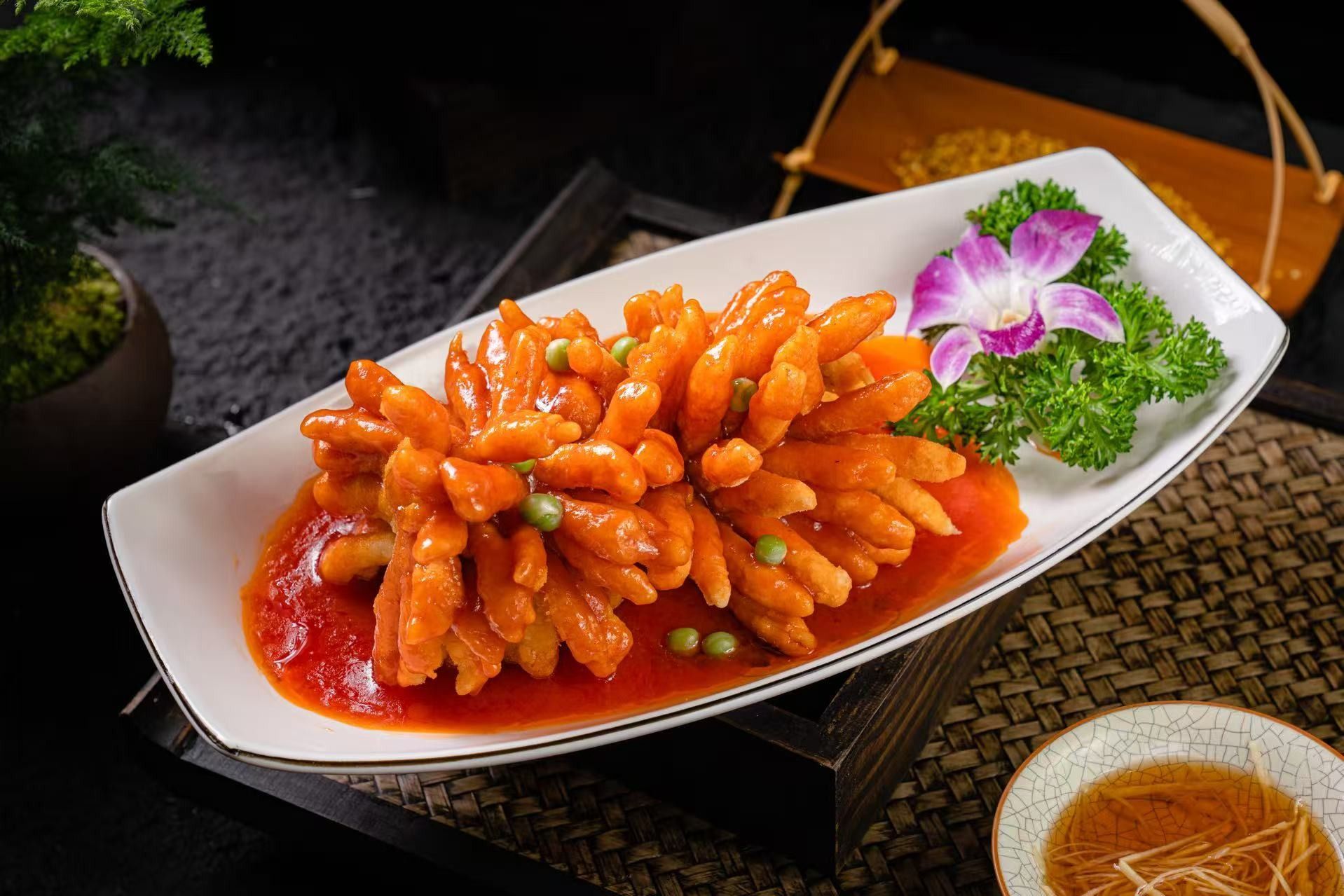 Hot Dish: Chrysanthemum-Cut Fish (Live Fish, Cooked to Order)