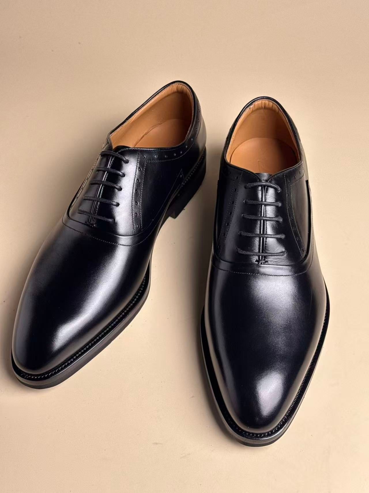 Small Round-Toe Five-Eyelet Oxford Shoes | Black Handmade Goodyear Welted