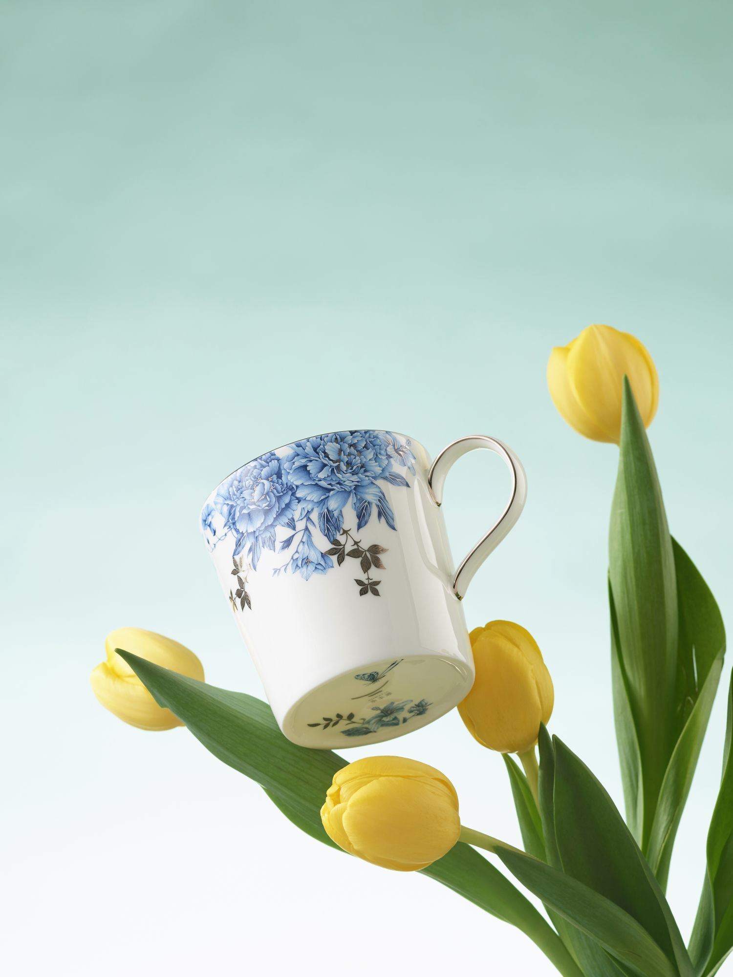 Platinum Blue-and-White 330 ml Mug