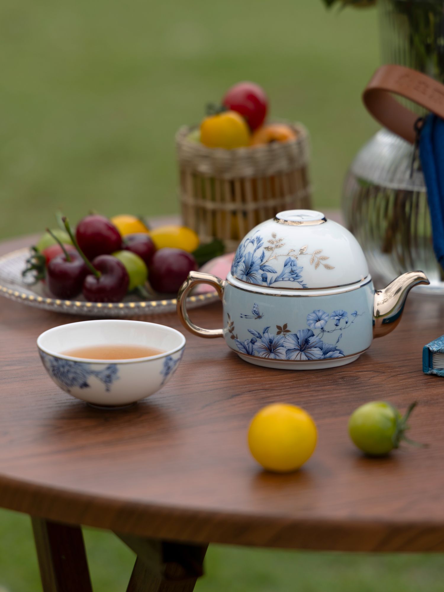 Platinum Blue-and-White 130 ml 4-Piece Travel Tea Set