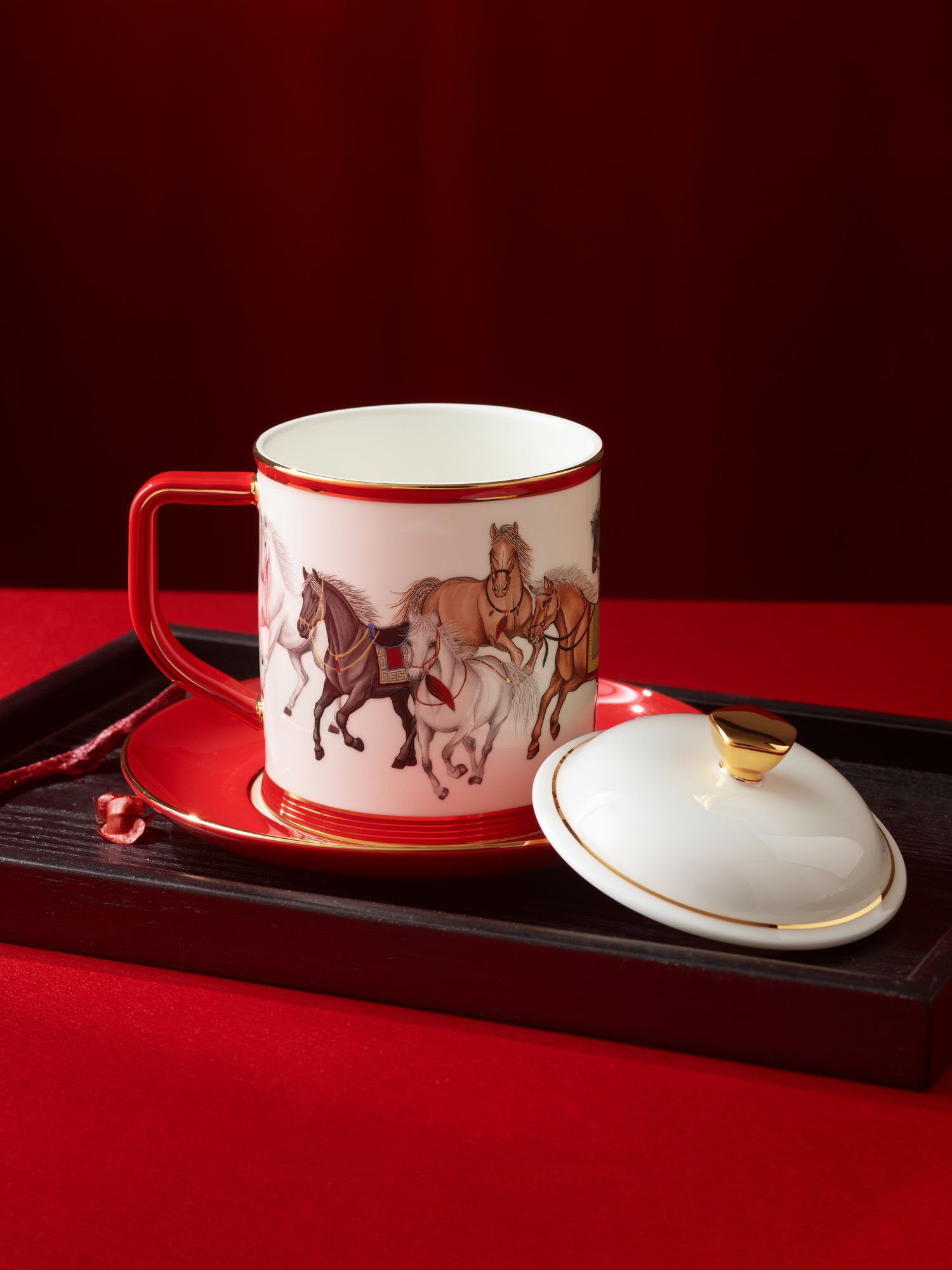 Success Horse 370 ml Three-Piece Red Porcelain Lidded Cup Set
