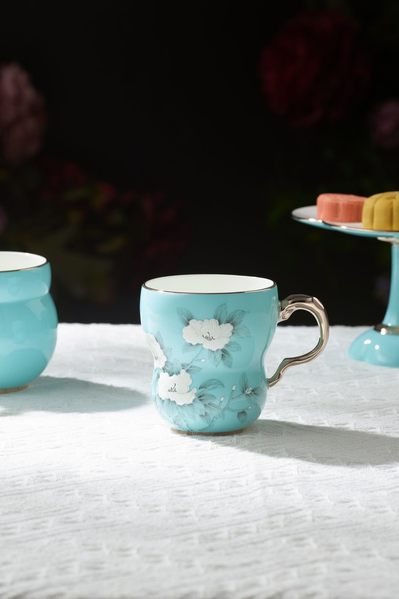 Madame Porcelain – Hand-Painted West Lake Blue 280 ml Magnesia-Reinforced Porcelain Cup