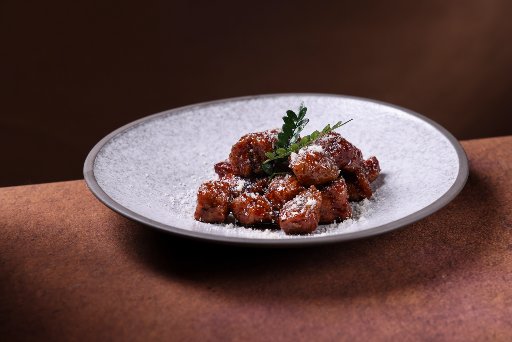 Tender Beef with Crushed Nuts and Vinegar