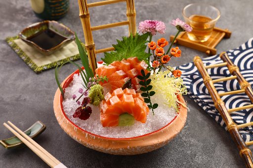 Lachs-Sashimi in dicken Scheiben
