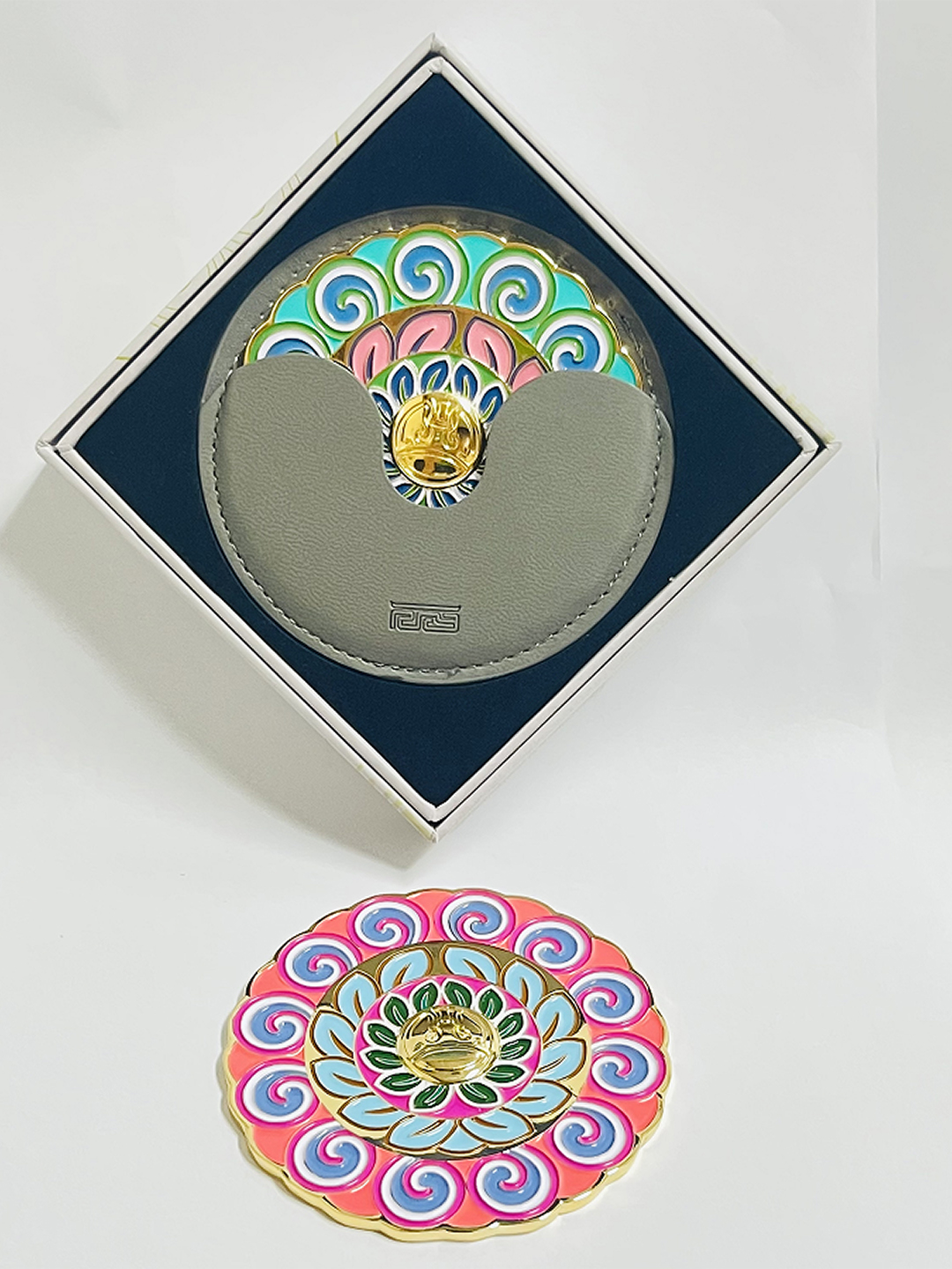 Beijing Central Axis Rotating Flower Compact Mirror
