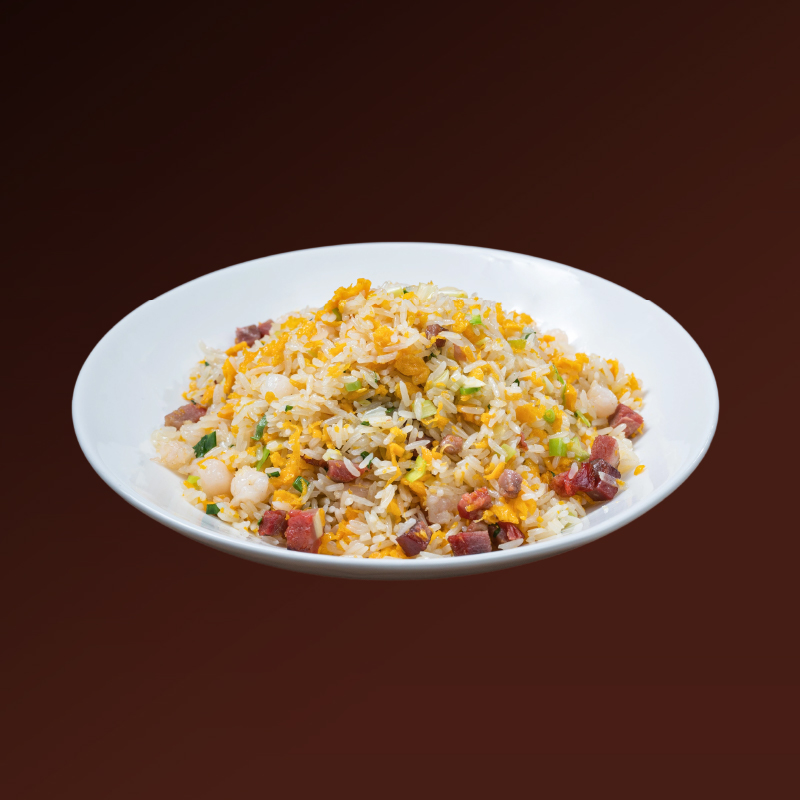 Arroz salteado al wok con cerdo, camarones, cebollino amarillo y huevo