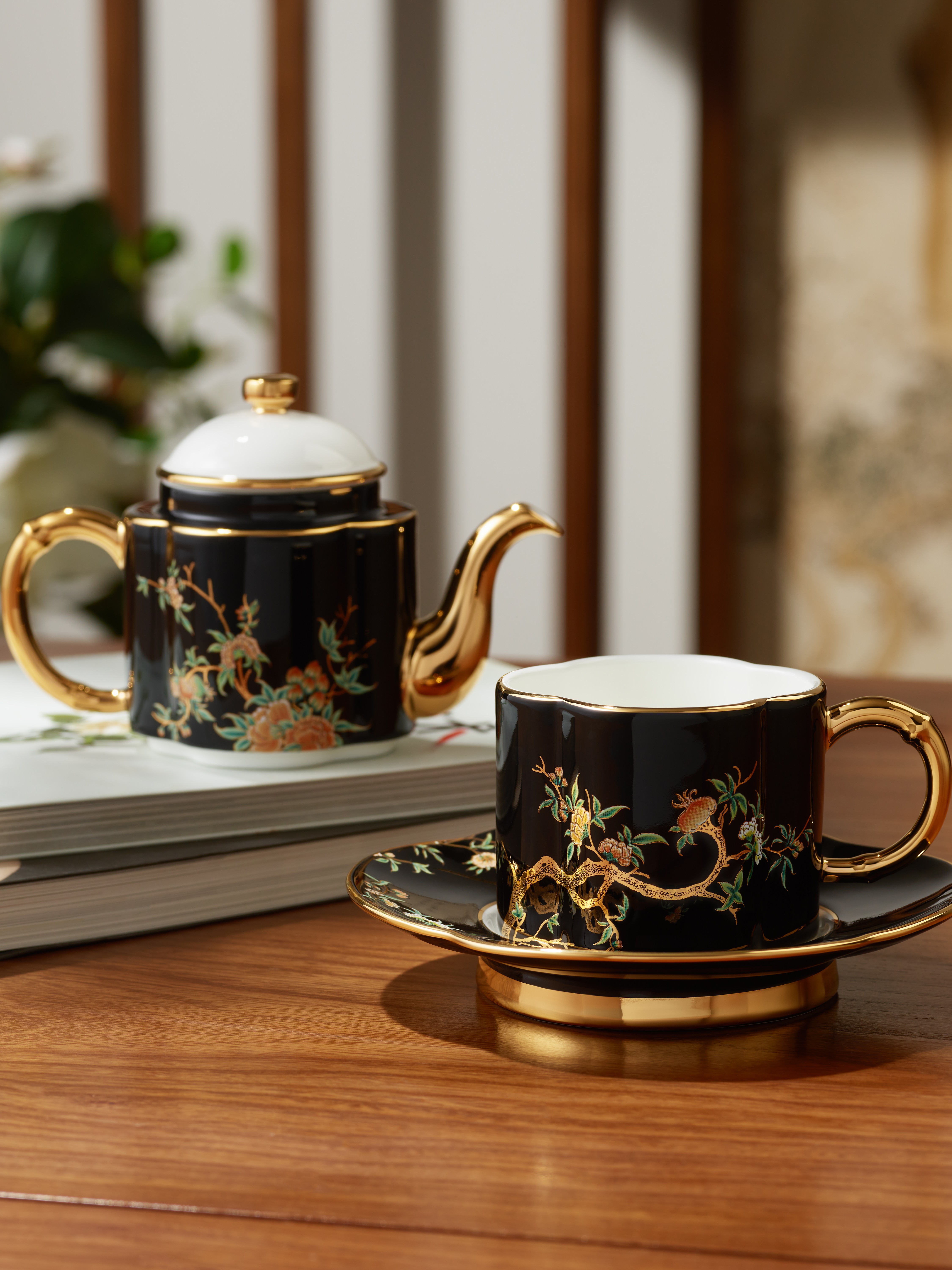 Madam Porcelain – Pomegranate Home 4‑Piece Tea Set (180ml)